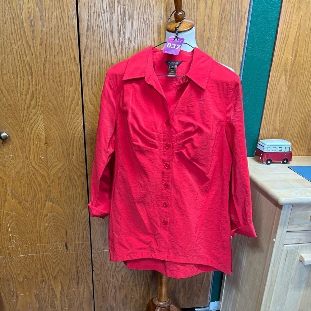 NWT Red Multiples Button Down Shirt Size Medium #037